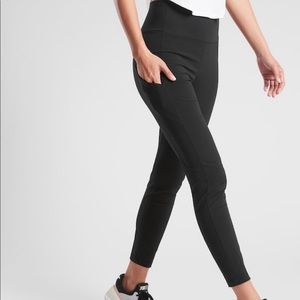 ATHLETA Trekkie Hybrid Crop Tight Leggings
